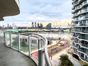London Excel Cosy Apartment with Balcony & River View close to O2 Arena, Cable Car, City Hall